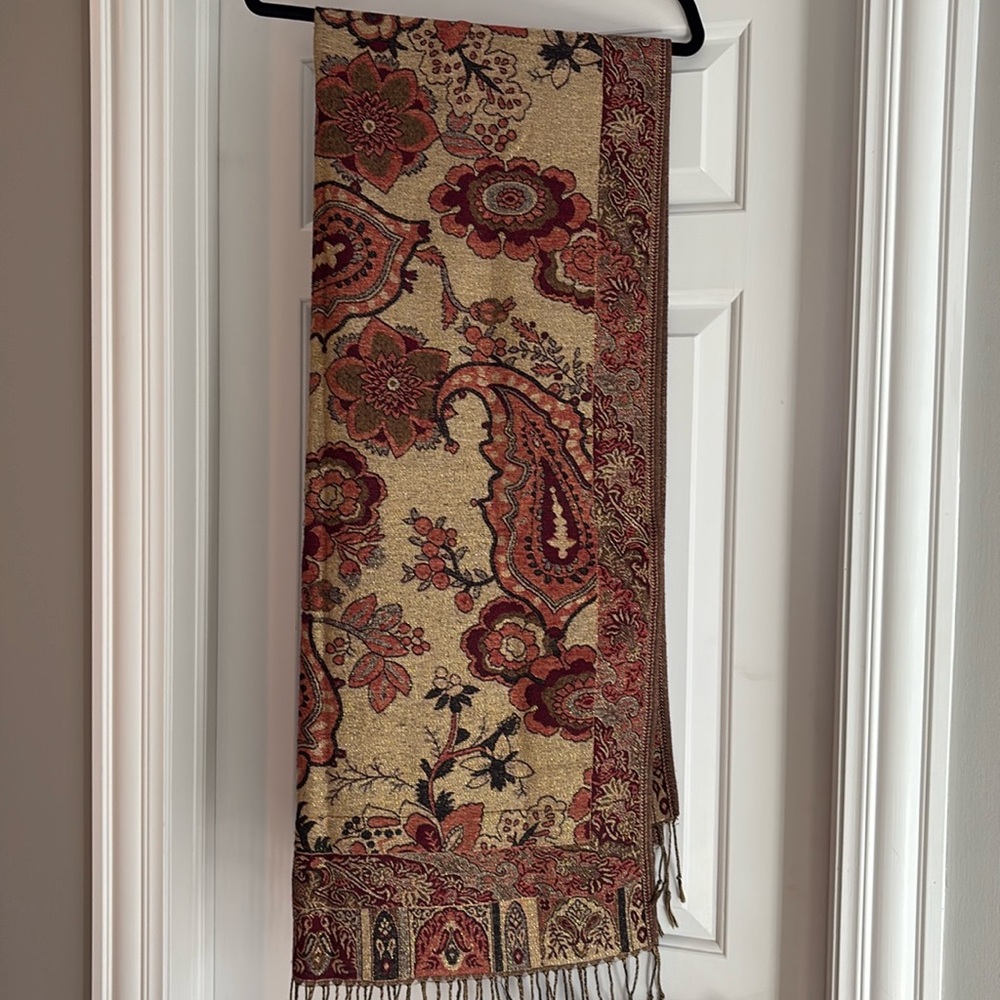 Stunning never worn gold thread pashmina. Approx 27.5”x71”. Bought in Scotland.